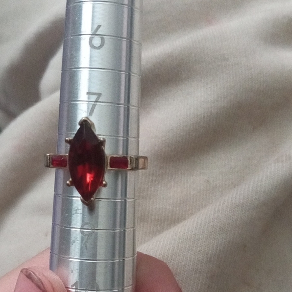 Elegant Gold and Red Gemstone Ring